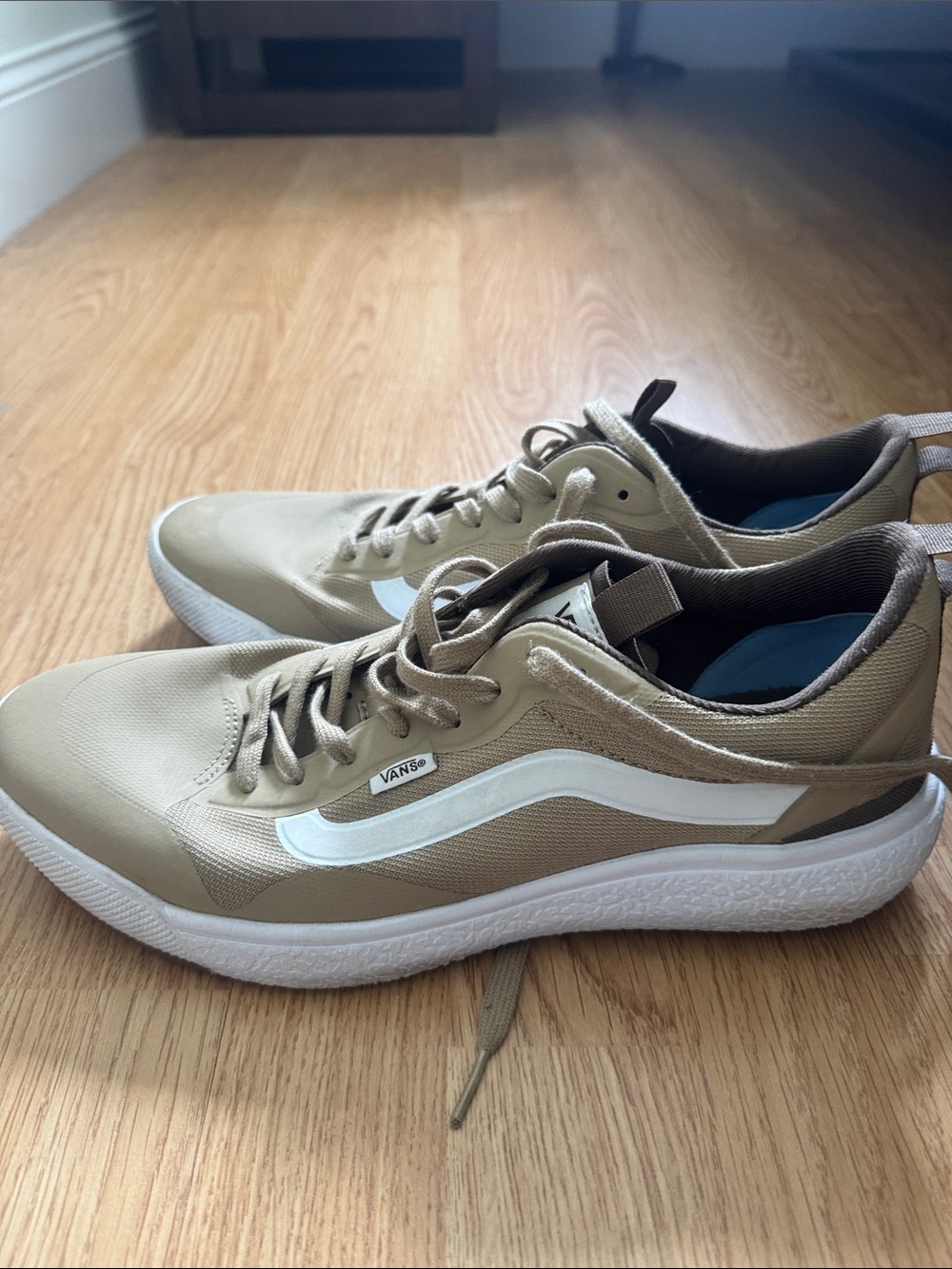 10.5 Vans Beige and White. Ultra Cush